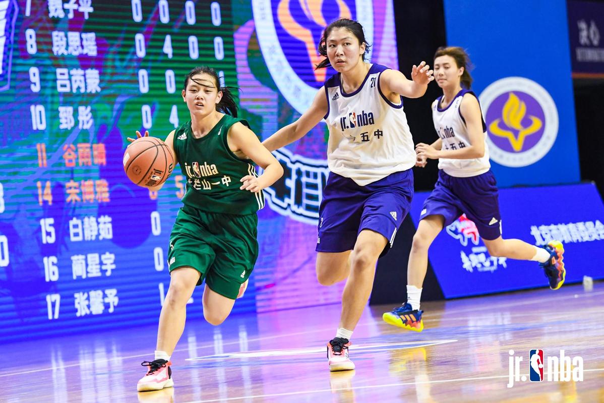 替补球员上场直接送出助攻，全场惊讶