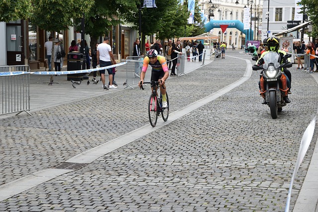 篮球火箭全队手感低迷，全场仅得85分